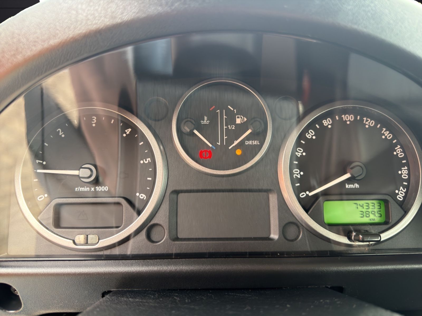 Fahrzeugabbildung Land Rover Defender 90 SE Station Wagon Seilwinde Klima