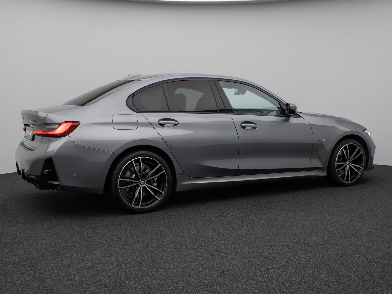 Fahrzeugabbildung BMW 330e M Sport Kamera HUD DAB H/K DrivAssis 19Zoll