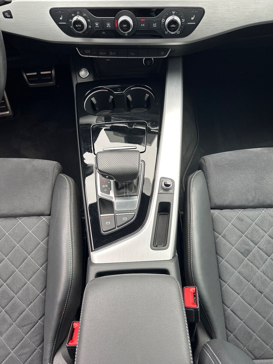 Fahrzeugabbildung Audi A4 40 TDI S-Line Black NAV+LED+PANO+AHK+KAM
