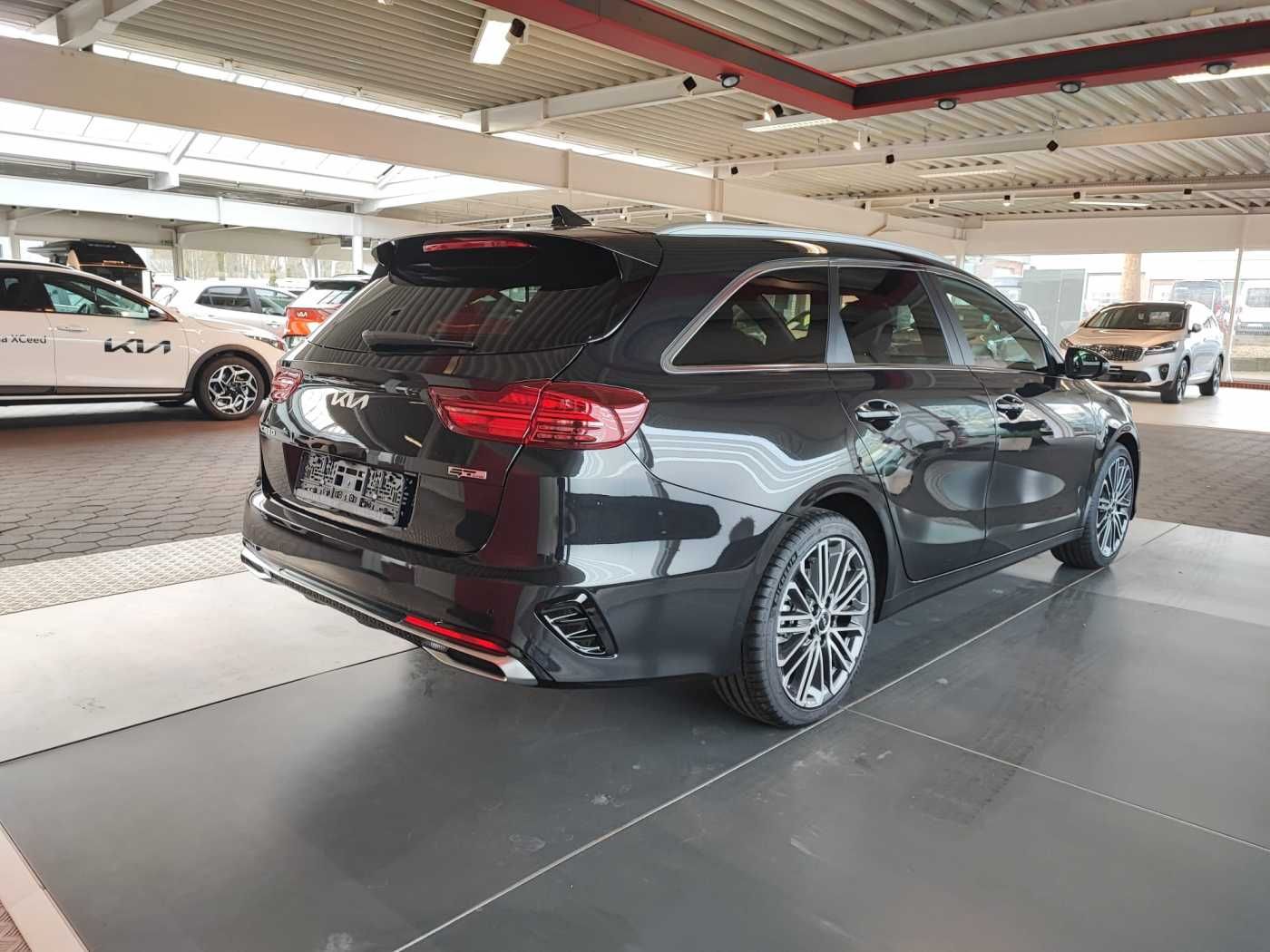 Kia CEED_SW 1.5T 140 DCT7 GT-Line TEC 18Z imagem 3