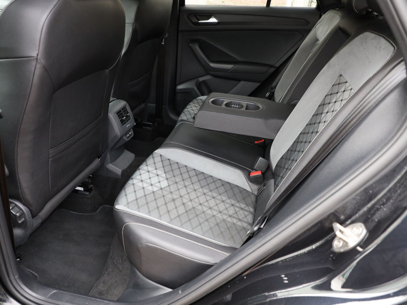 Volkswagen T-Roc - Bild 22