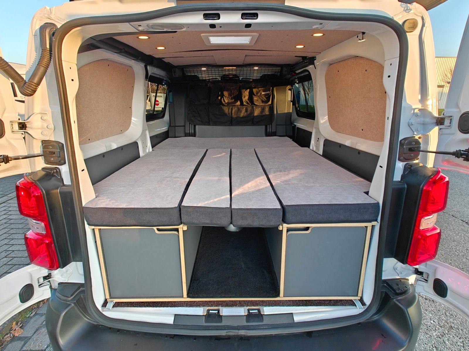 Fahrzeugabbildung Opel Vivaro Kasten FlexSpace M  DoKa - Bettbox, AHK