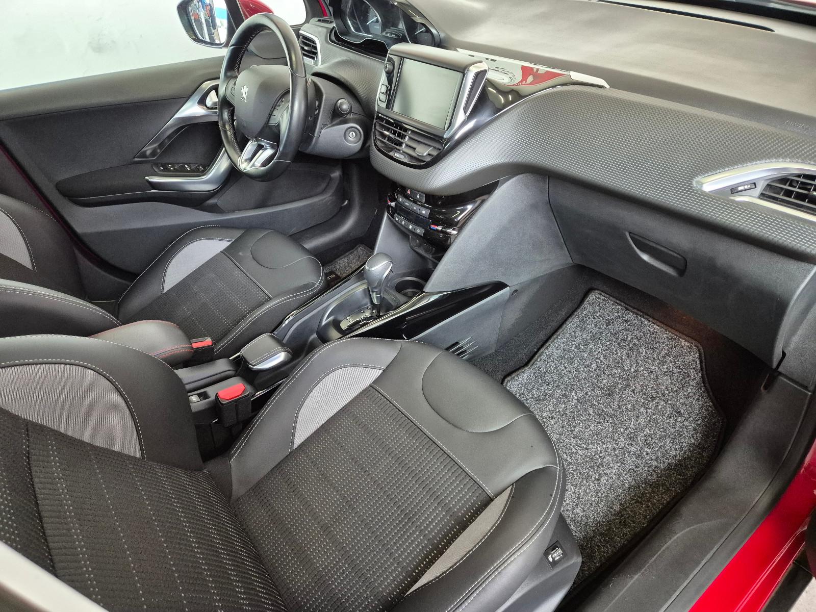 Peugeot 2008 Allure, inkl. 1 Jahr Garantie