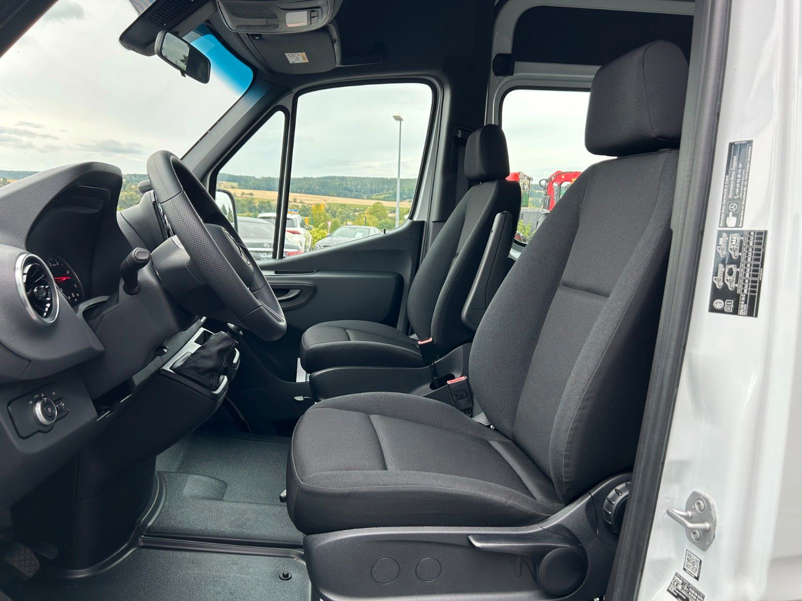 Fahrzeugabbildung Mercedes-Benz Sprinter 317 CDI DoKa/Mixto Stdheiz AHK Kamera
