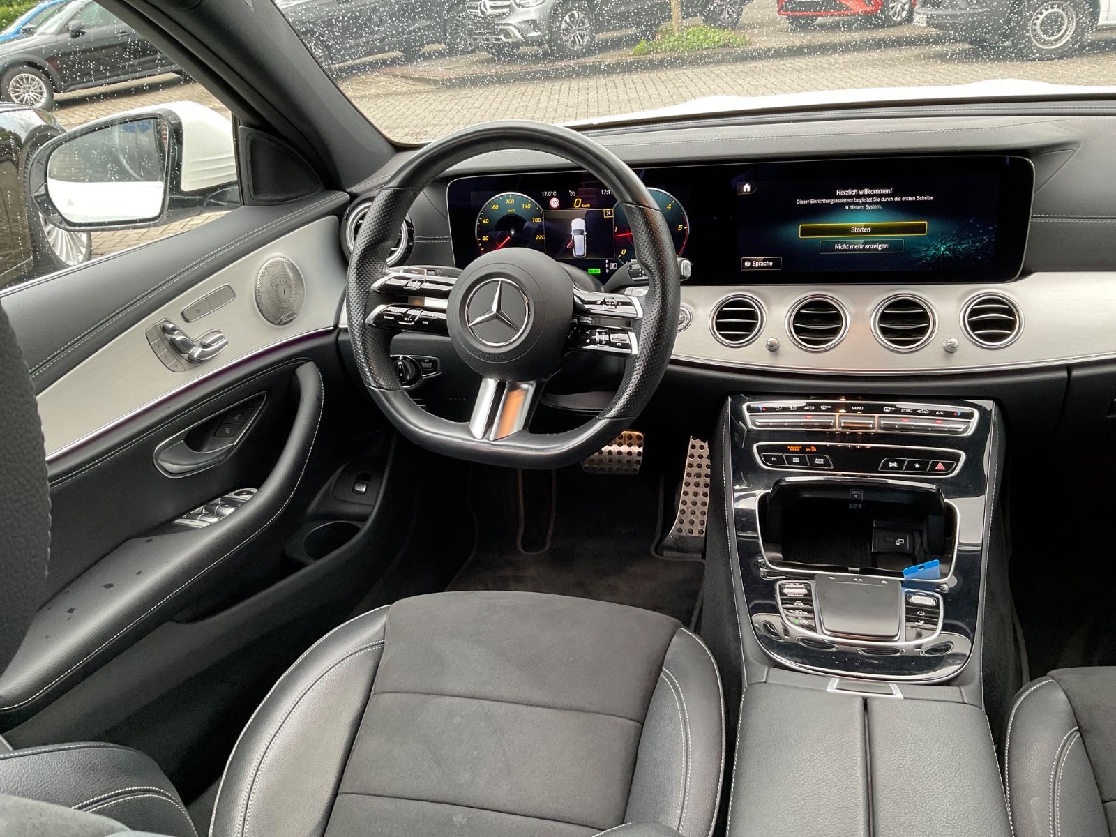 Fahrzeugabbildung Mercedes-Benz E 220 d T 4M,AMG, Memory,Kamera,AHK,Burmester
