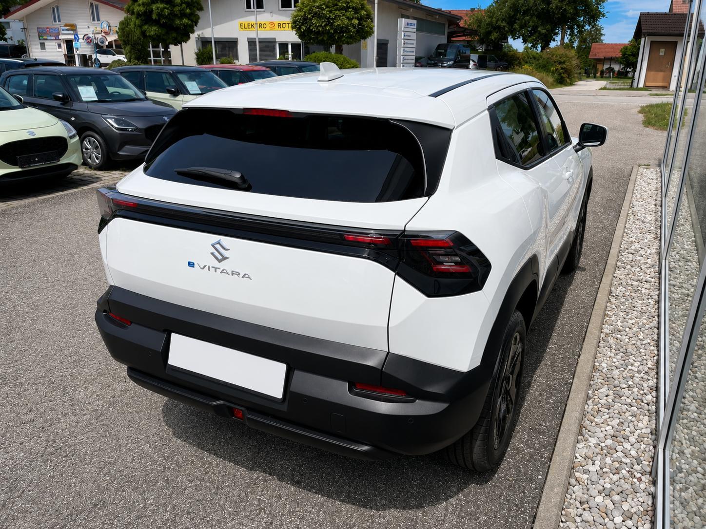 Suzuki e Vitara Club eAxle  106 kW (144 PS) 49 kWh-B...