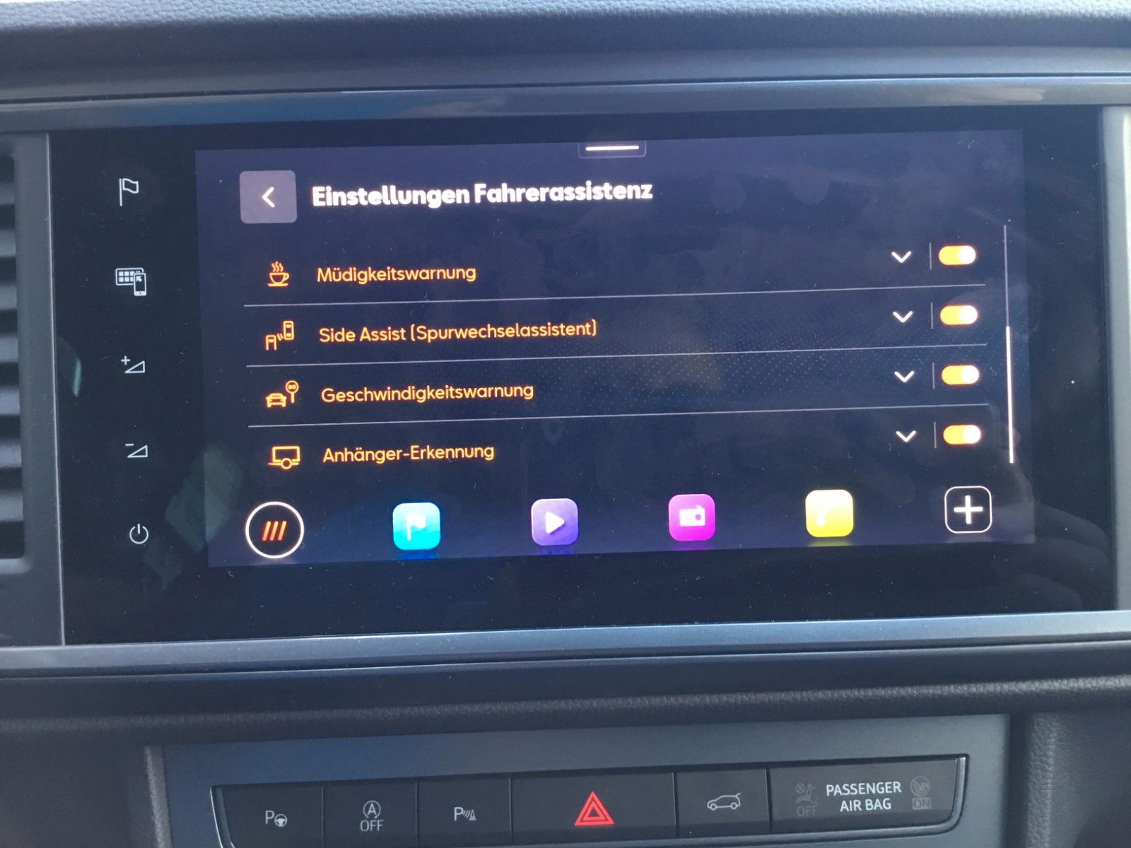 Fahrzeugabbildung CUPRA Ateca 2.0 TSI 4Drive DSG+Pano+AHK+19"+ACC+LED
