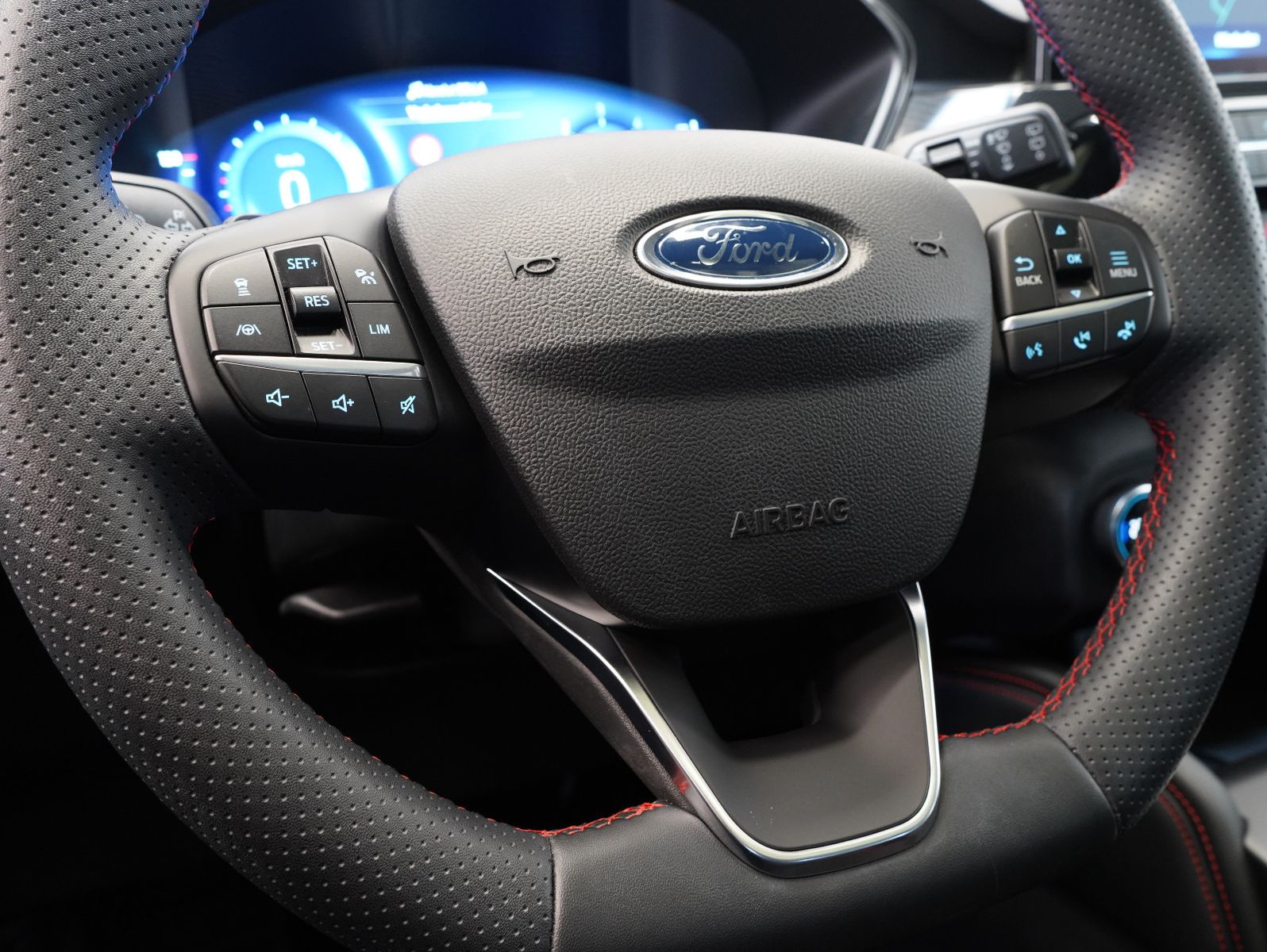 Fahrzeugabbildung Ford Kuga 2.0 EcoBlue 4x4 ST-Line LED/NAVI/ACC/PANO