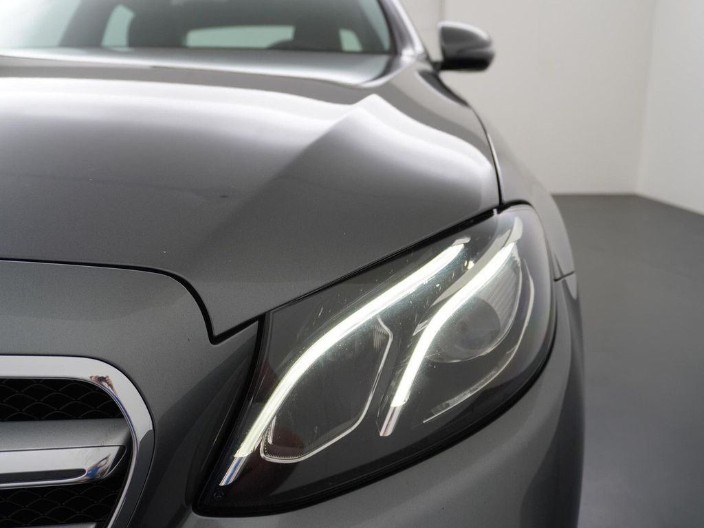 Mercedes-Benz E 350 e Avantgarde AHK Widescreen Sfeer verlicht