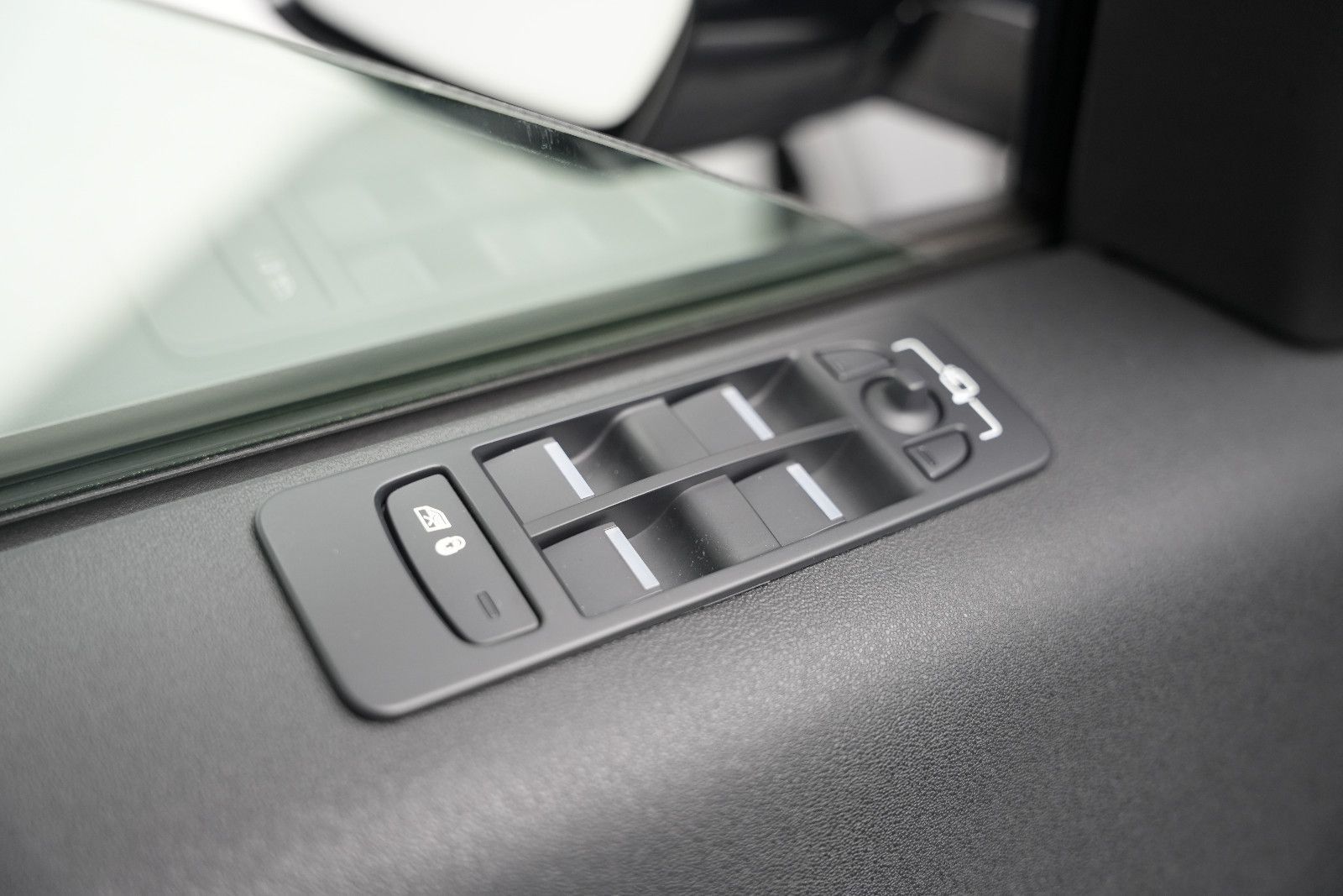 Fahrzeugabbildung Land Rover Discovery Sport /R-Dynamic/LED/R-Cam/Leder/AHK/