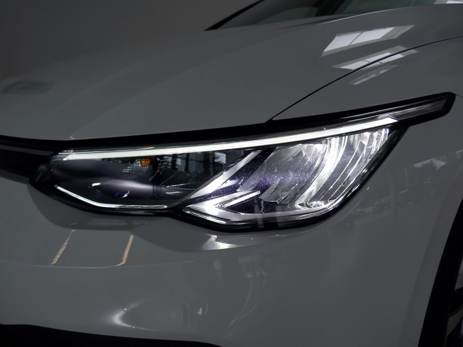 Fahrzeugabbildung Volkswagen Golf VIII UNITED 1.0 TSI | LED PDC Navi App