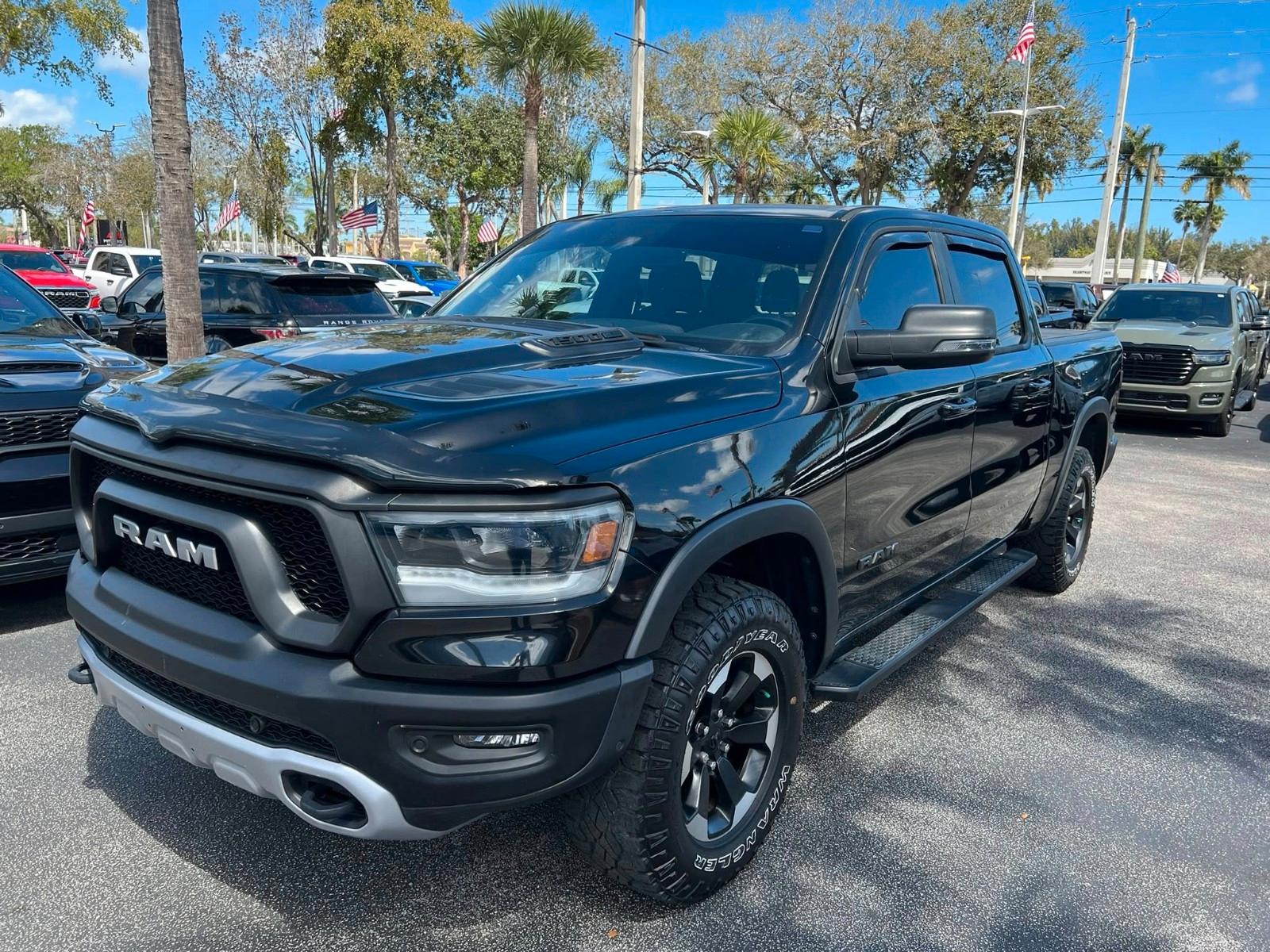 Dodge RAM Rebel 1500 4x4 CrewCab unfallfrei im Vorlauf