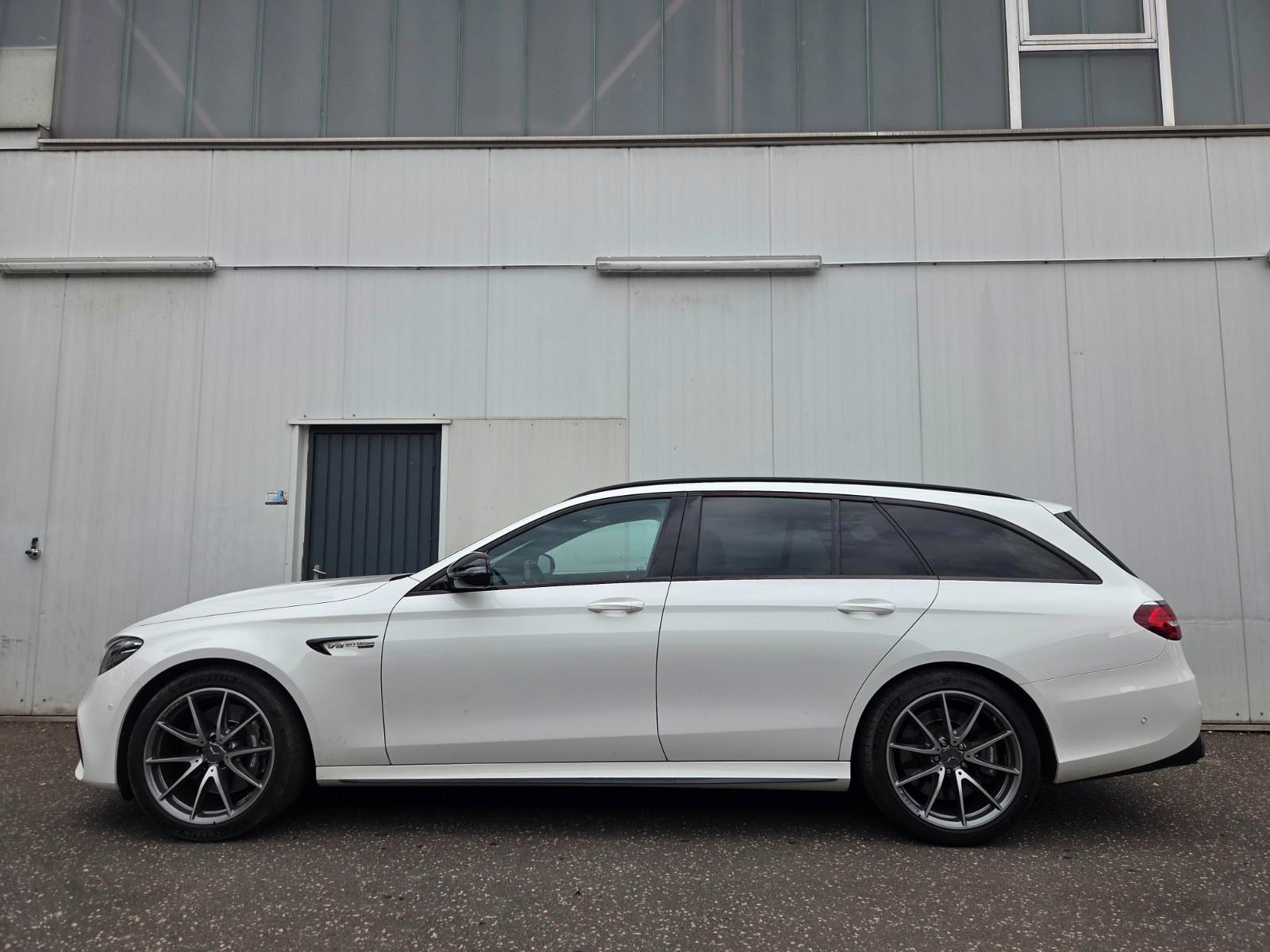Mercedes-Benz E 63 AMG T 4Matic Pano/MB Scheckheft!!