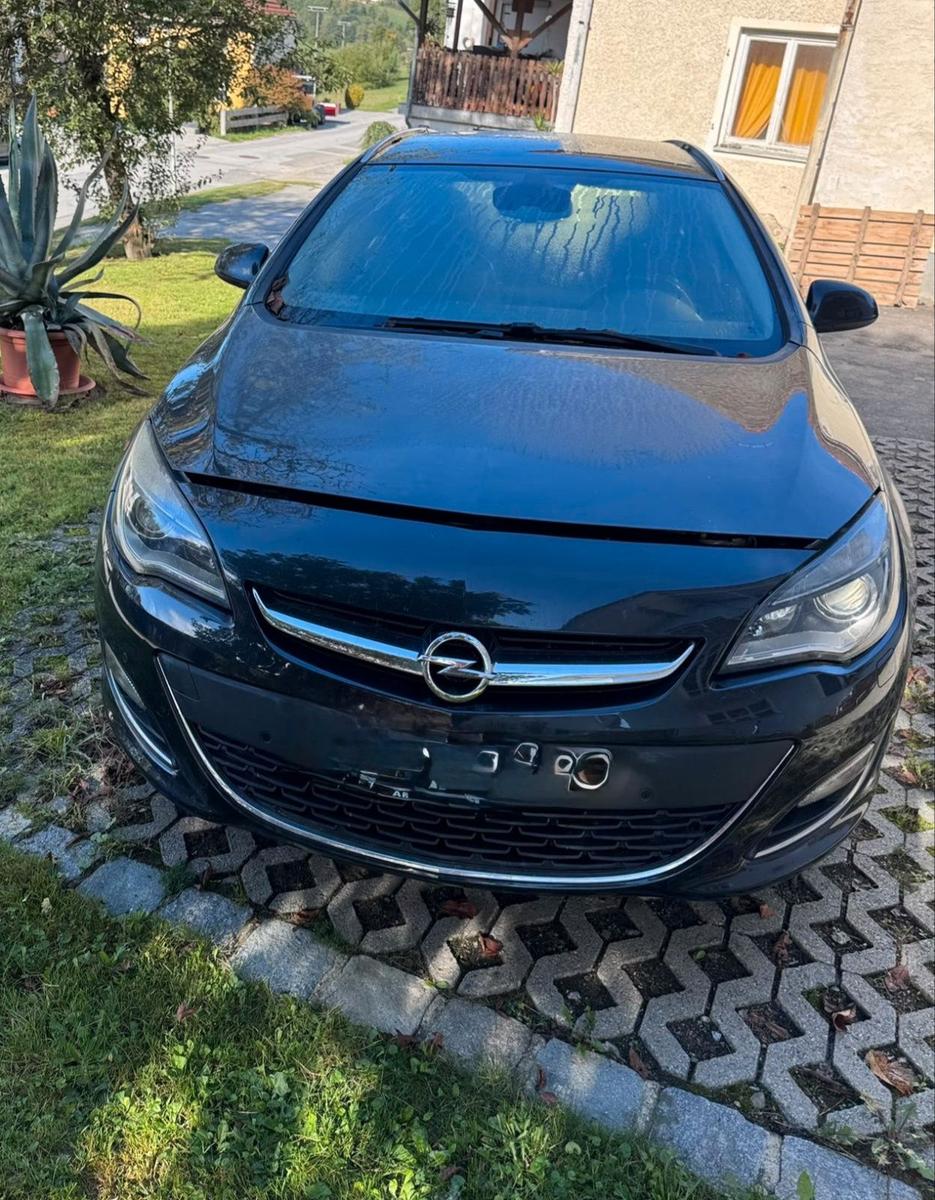Opel Astra 2015 — фото 7