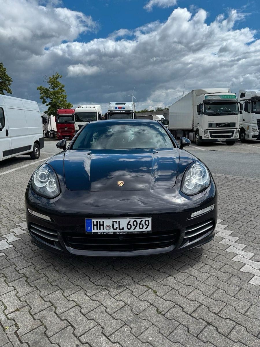 PORSCHE Panamera