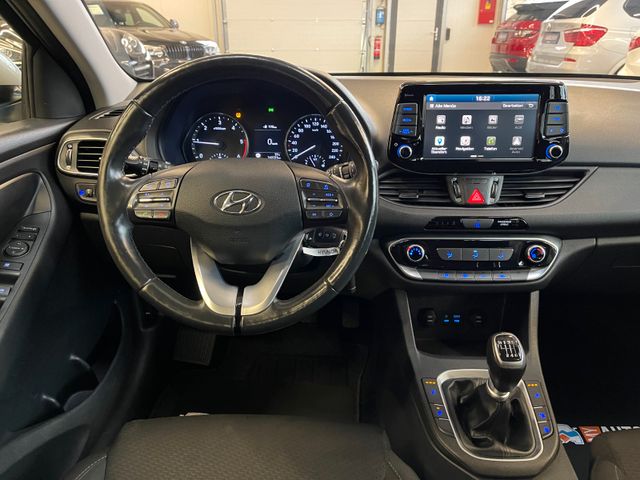 Hyundai i30 cw Trend *NAVI*KAMERA*PDC*CARPLAY*SHZ*LKRHZ*