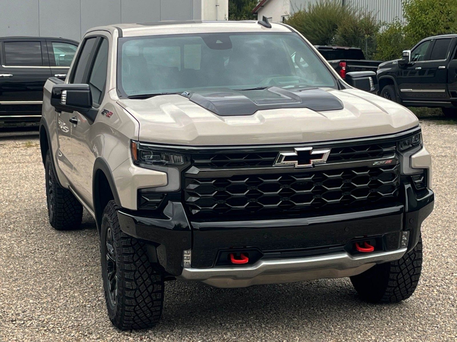 Vehicle photo 2