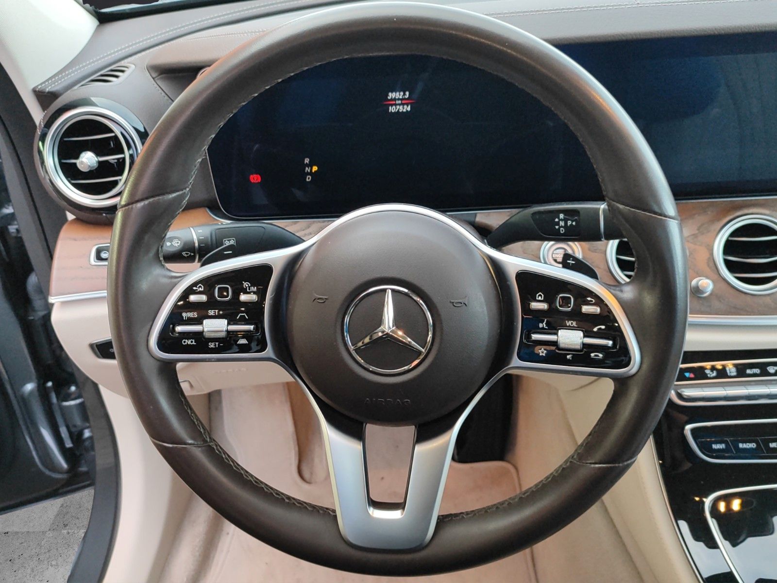 Fahrzeugabbildung Mercedes-Benz E 300 e*Navi*360°Cam*SitzHZ*Ambiente*Head-up*