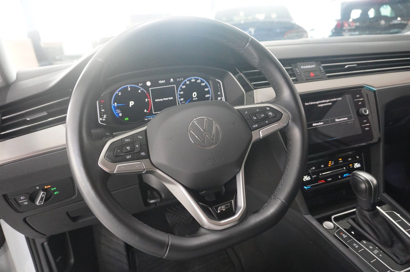 Fahrzeugabbildung Volkswagen Passat Vari. 2.0D R-LINE 4M NAVI/LED/KAMERA/AHK