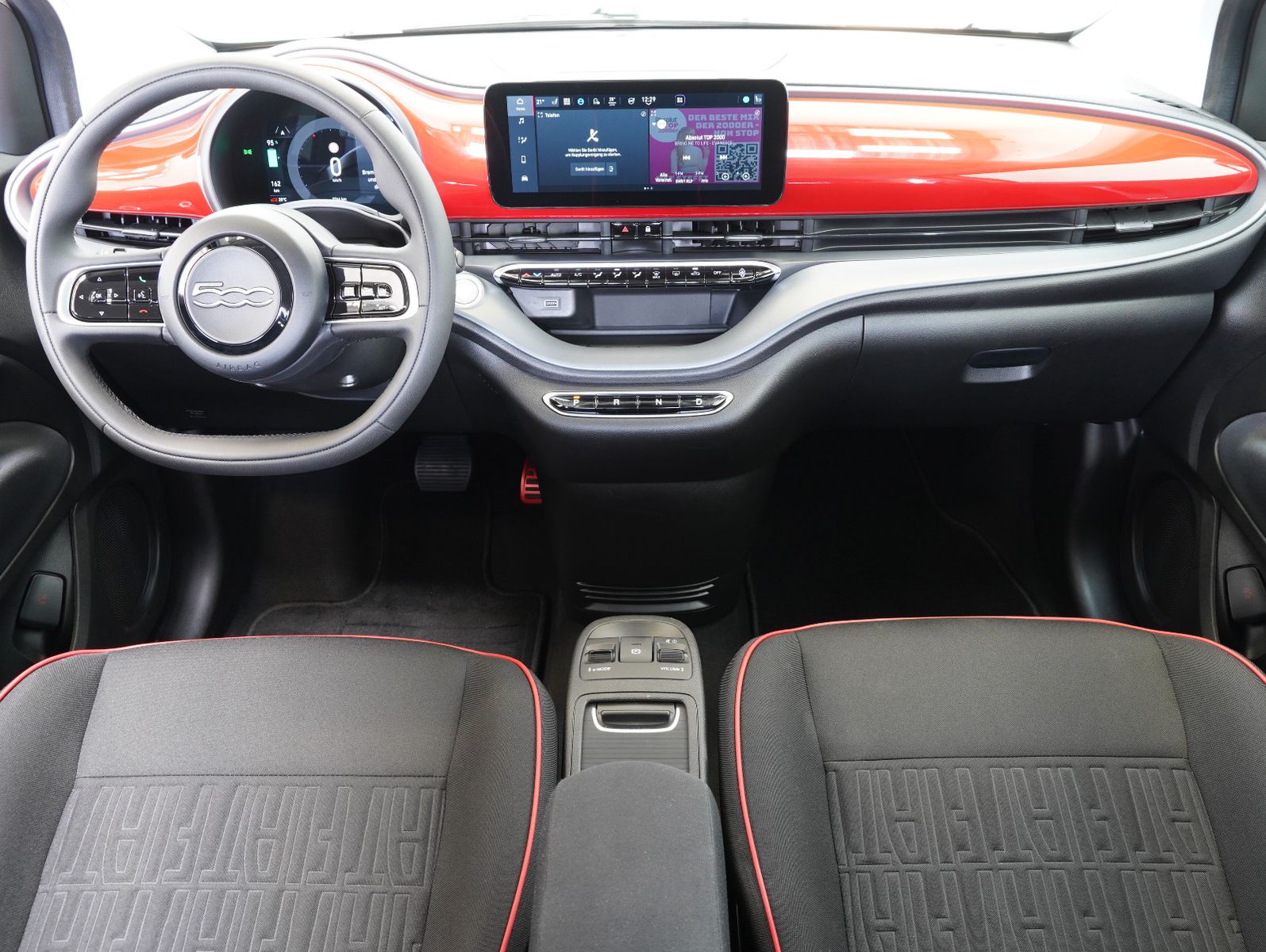 Fahrzeugabbildung Fiat 500e Red 70KW/23,8kWh/DC-LADEN/KAMERA