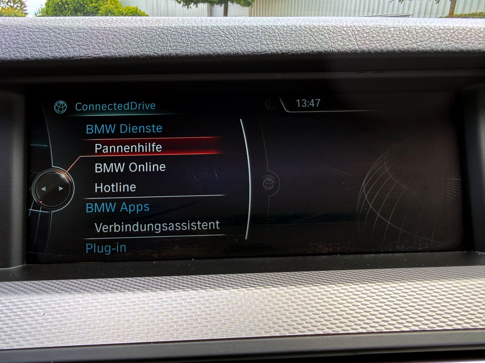 Fahrzeugabbildung BMW 530d Touring xDrive M-Sport PDC PANO SHZ AHK BT