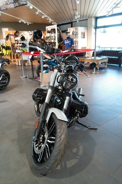 Fahrzeugabbildung BMW R18 mit Blacked-Out-Paket