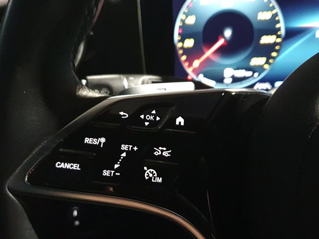 Fahrzeugabbildung Mercedes-Benz E 300 e T-Modell LED*HUD*Nav*MEMORY*Pano*PDC*360