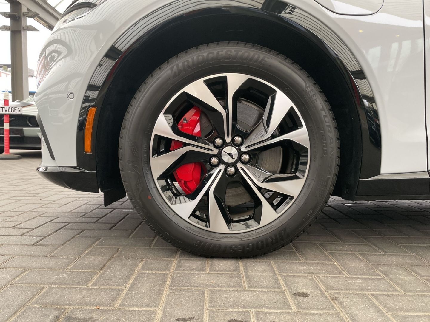 Fahrzeugabbildung Ford Mustang MACH-E Premium AWD DEKRA Hochvolt-Zertif