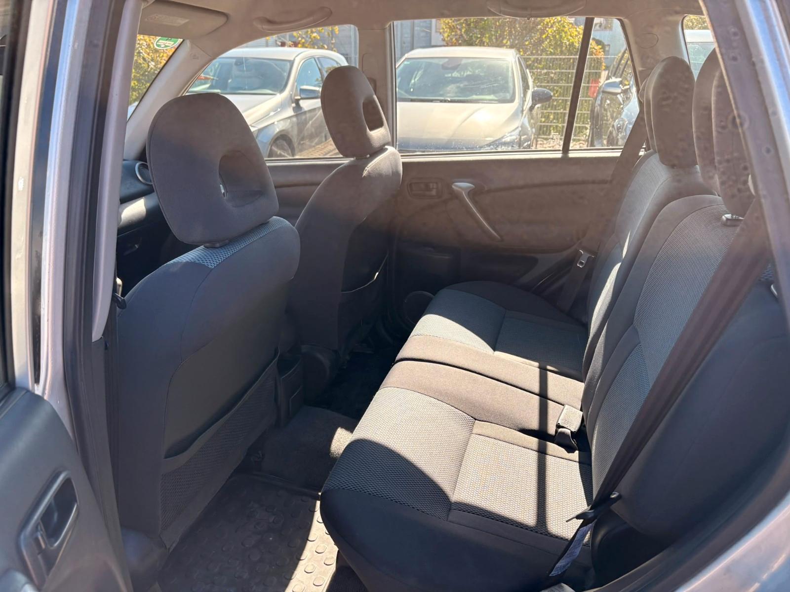 TOYOTA RAV4 - 2.0 -150 CV - BVM - VOLANT EN CUIR