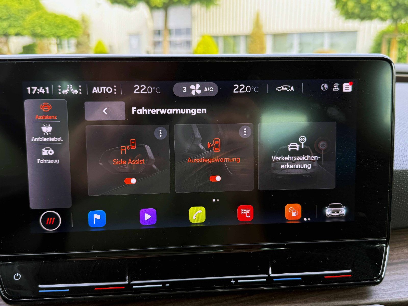 Fahrzeugabbildung SEAT Leon Xcellence 1.5TSI LED ACC KAM PDC AHK SHZ BT