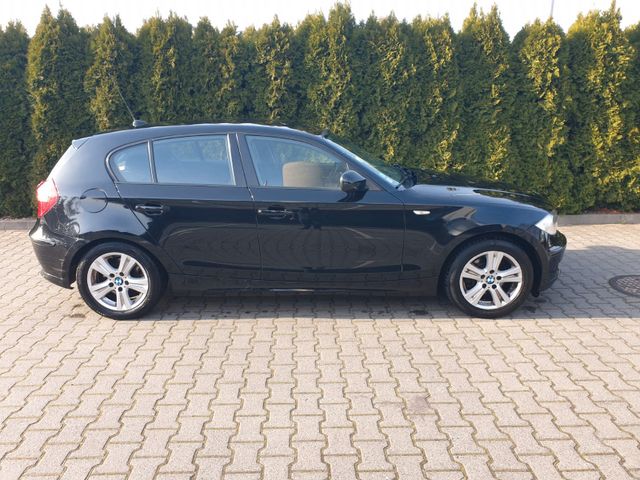 BMW 118 Baureihe 1 Lim. 118d AUT /LIFTING/