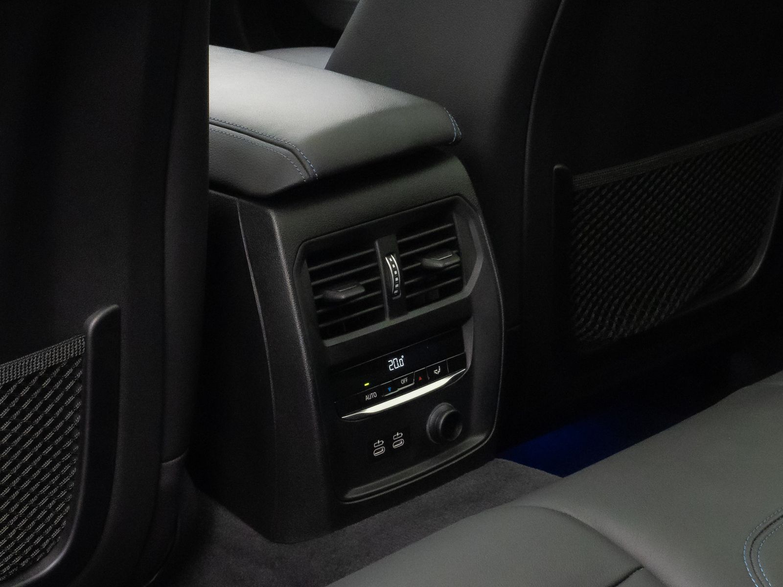 Fahrzeugabbildung BMW 320i M Sport Panorama Kamera HUD DAB HiFi Laser