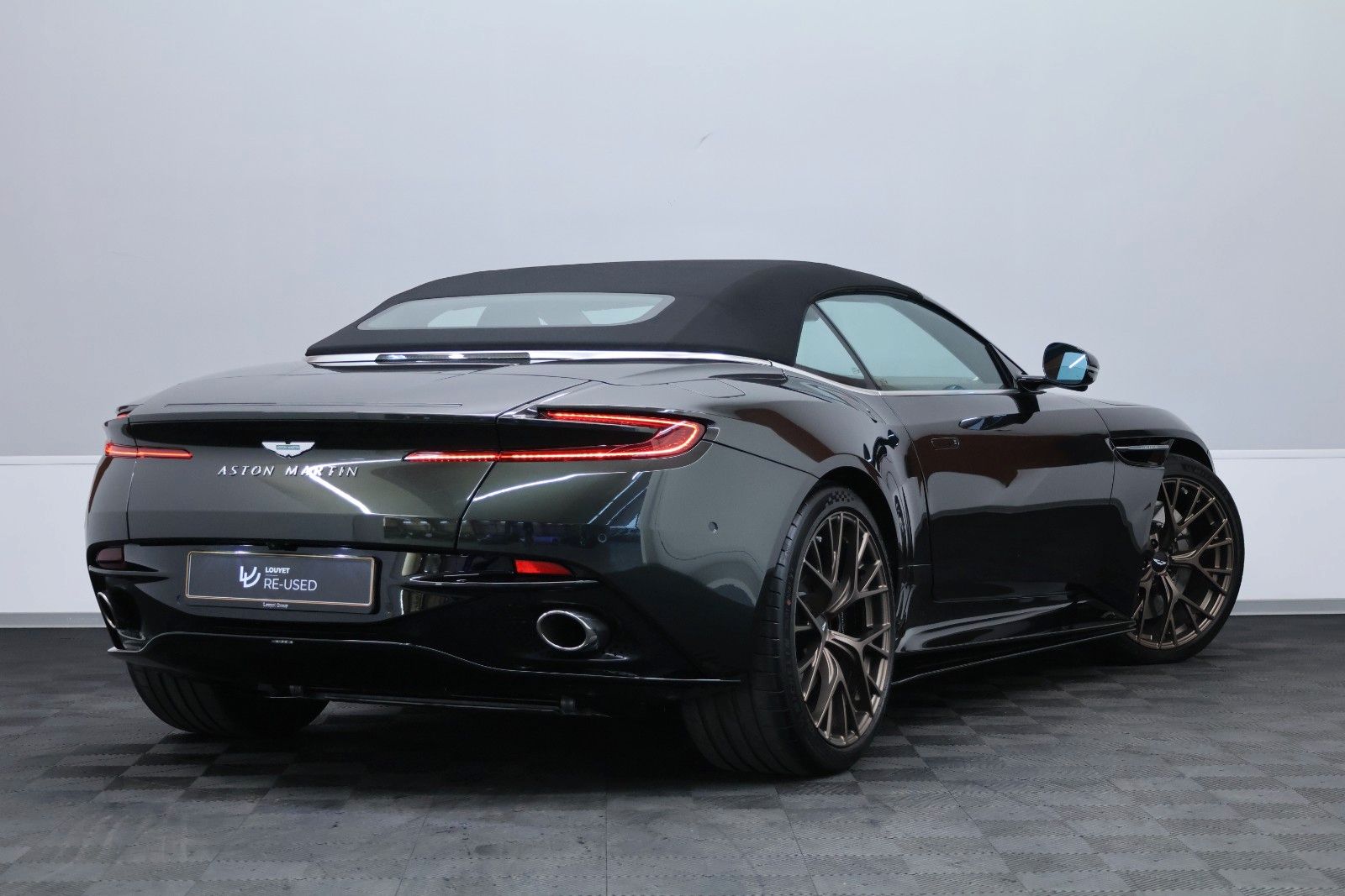 Aston Martin DB12 Volante imagem 3