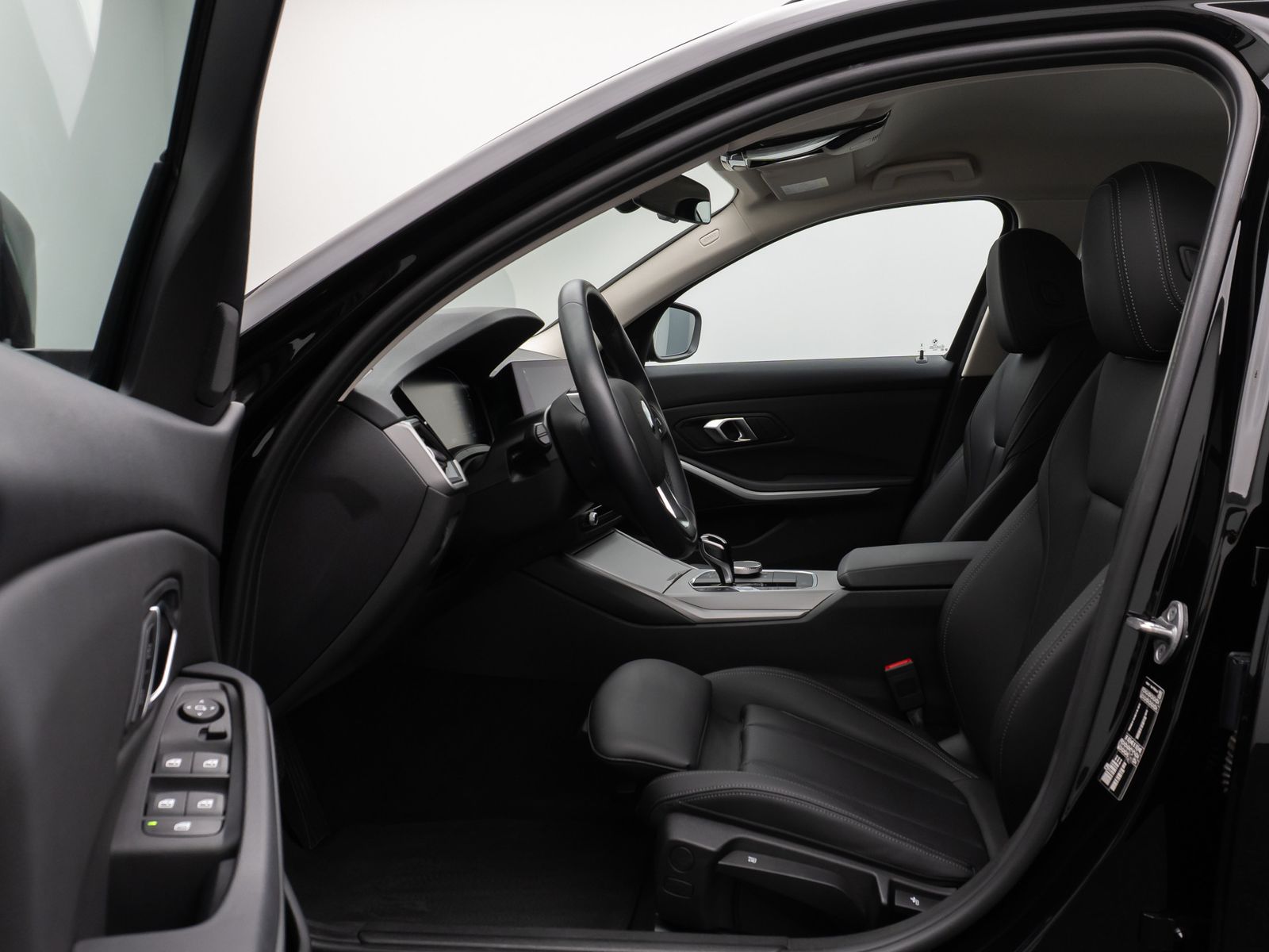 Fahrzeugabbildung BMW 318i Kamera DAB HiFi CockPitPro Alarm LED Sport