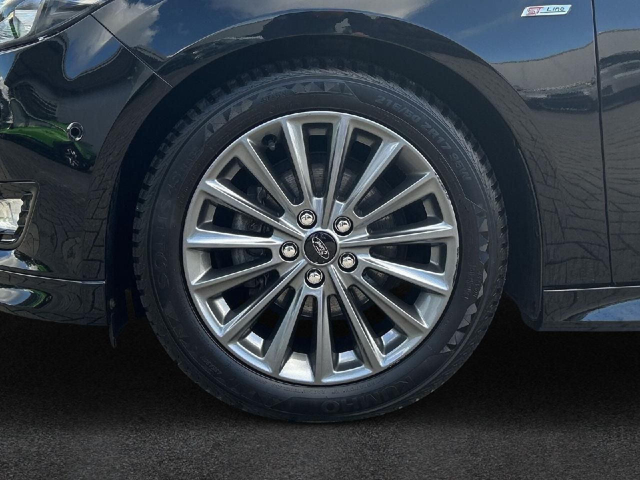 Fahrzeugabbildung Ford Focus Lim. 1,0 ST-Line