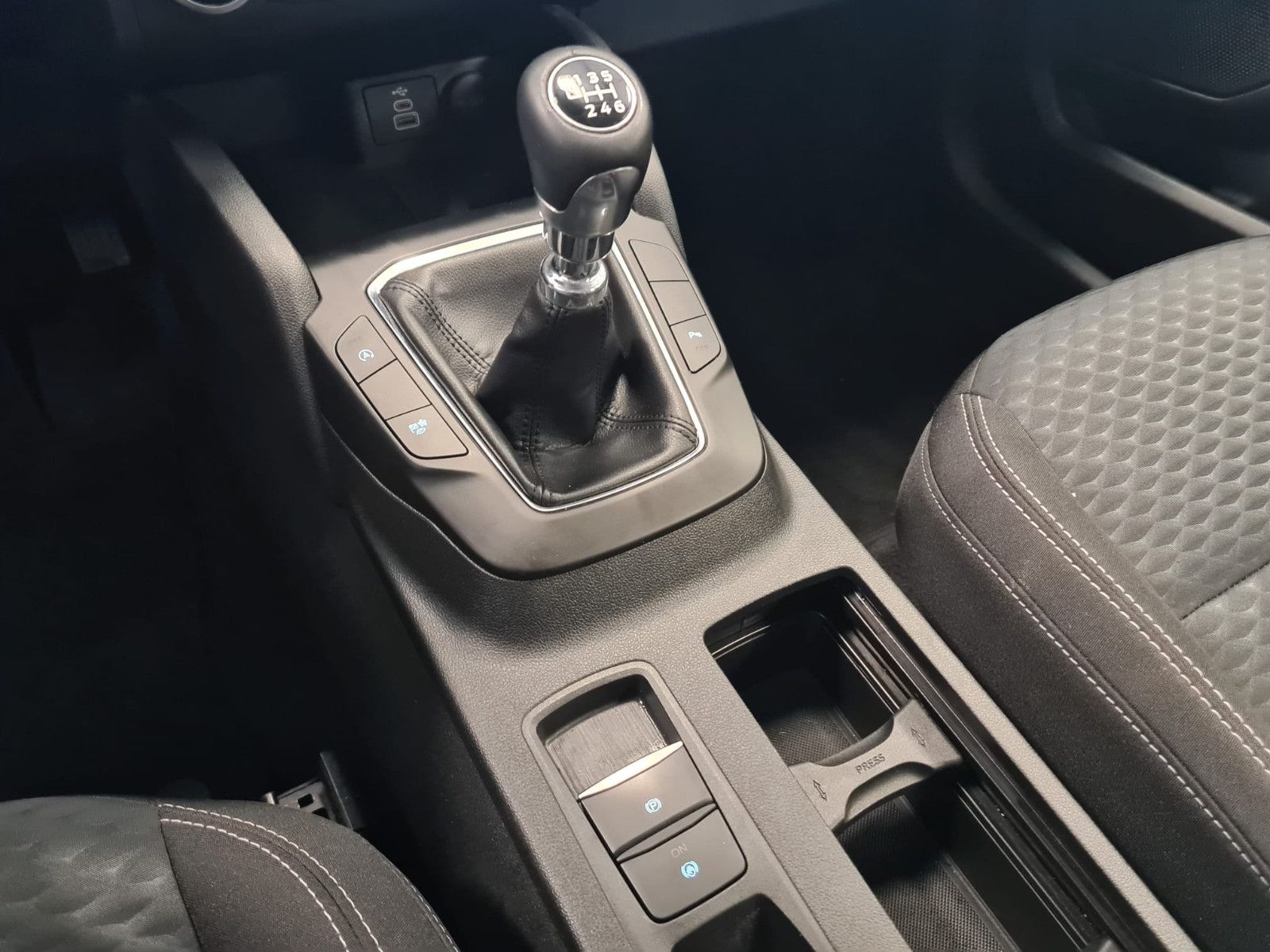 Fahrzeugabbildung Ford Kuga Cool & Connect / LED / NUR 30TKM