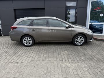 Toyota Auris Touring Sports - 11
