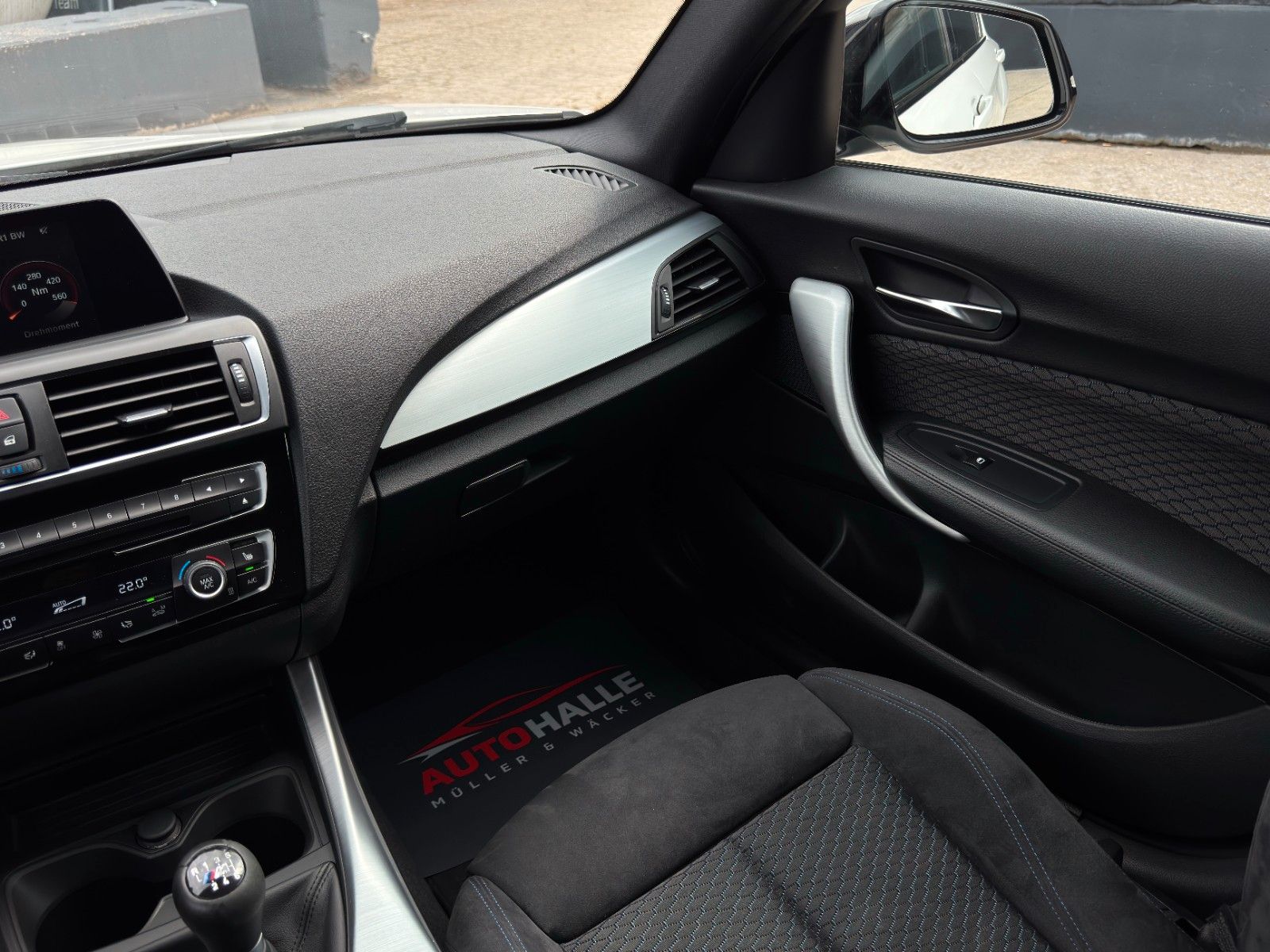 Fahrzeugabbildung BMW M140i Aero REMUS HIFI PDC KZG Keyless Alcantara