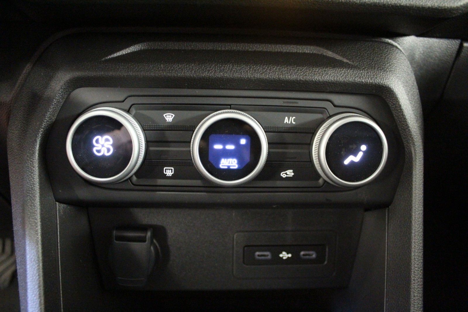 Fahrzeugabbildung Dacia Sandero Expression ECO-G 120 *Sitzhz*LPG