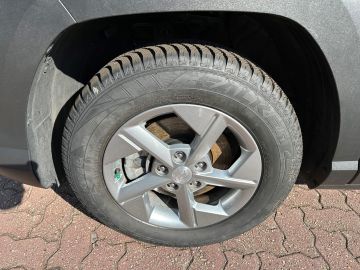 Hyundai KONA - 12