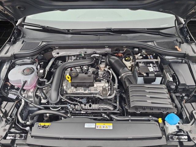 Fahrzeugabbildung Volkswagen Golf VIII TSI Move LED Navi AID RFK SH LM