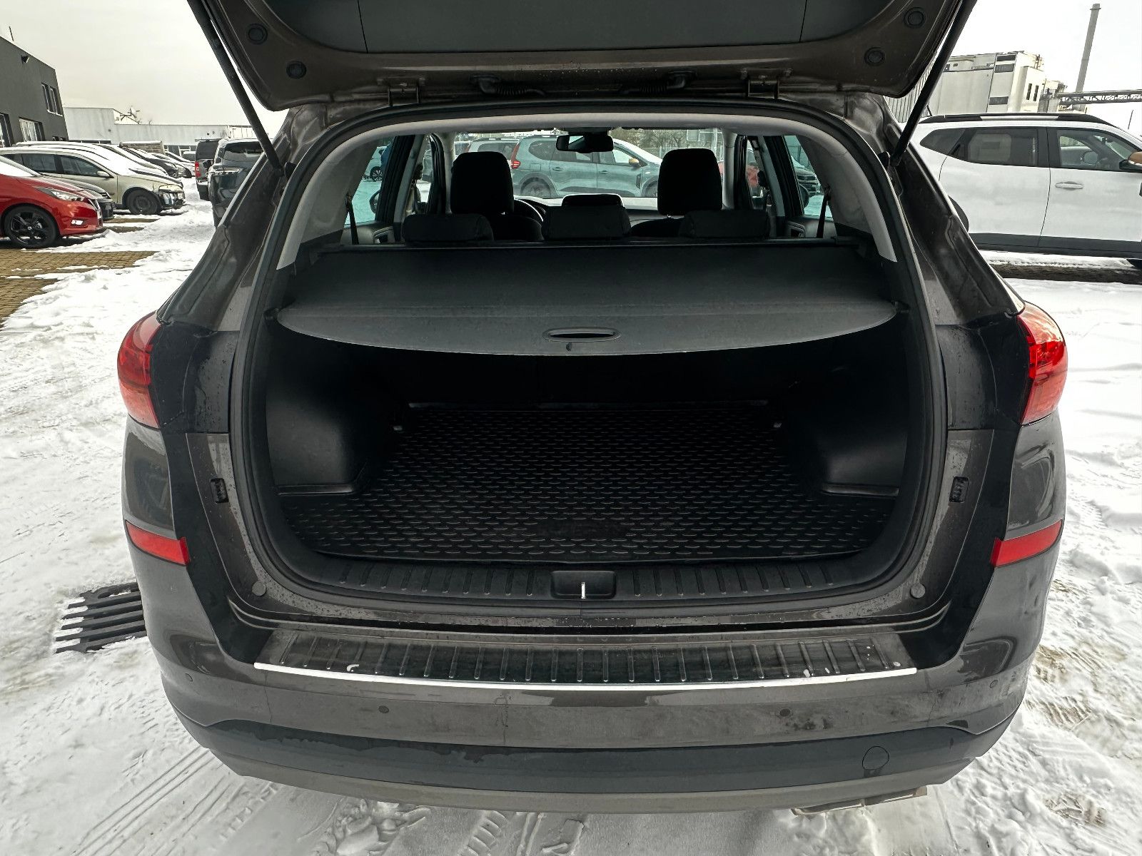 Fahrzeugabbildung Hyundai Tucson 2WD Navi Klimaautom. 2. Hand Top Zustand