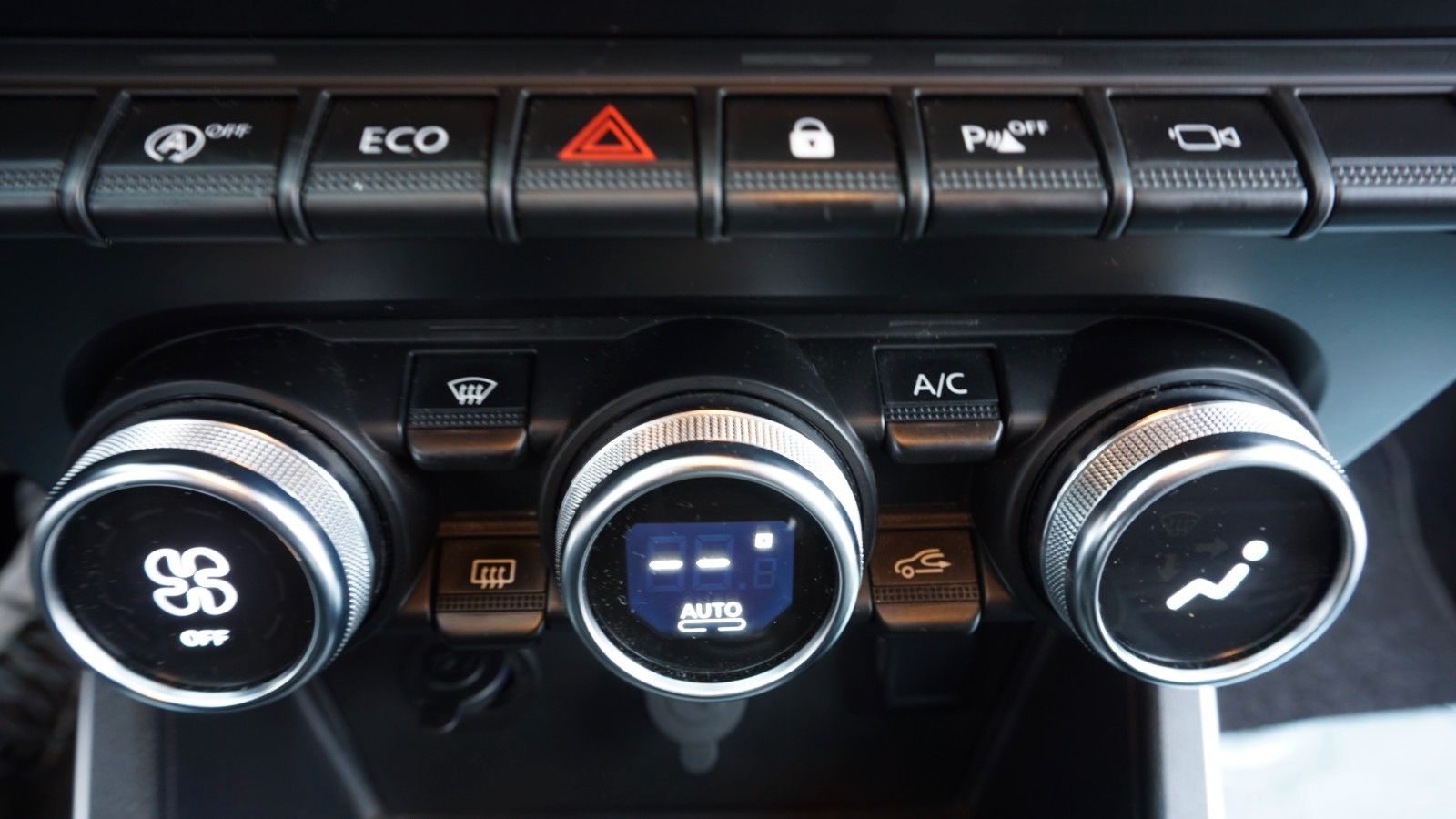 Fahrzeugabbildung Dacia Duster Adventure AHK,Scheckheft,Leder,LED,Navi