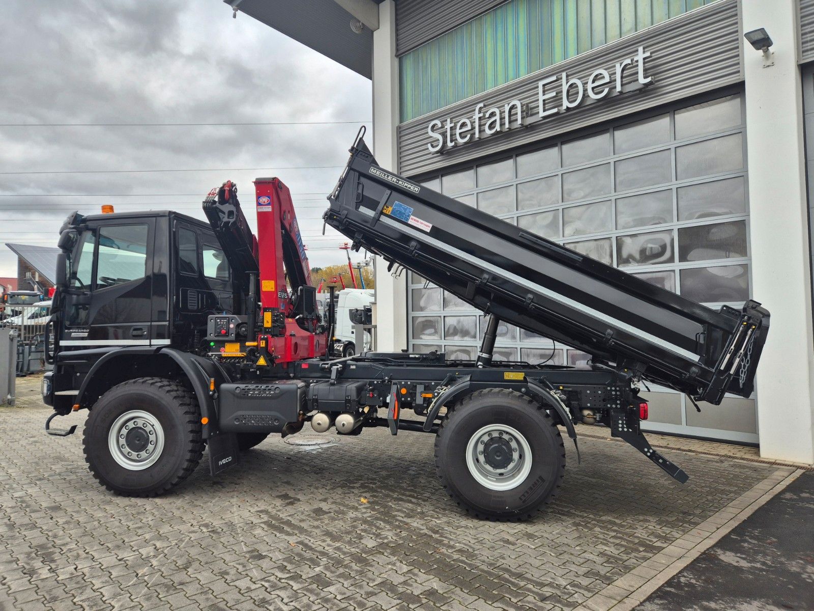 Fahrzeugabbildung Iveco Eurocargo ML150E32WS 4x4 Kran HMF 1130K Funk AHK