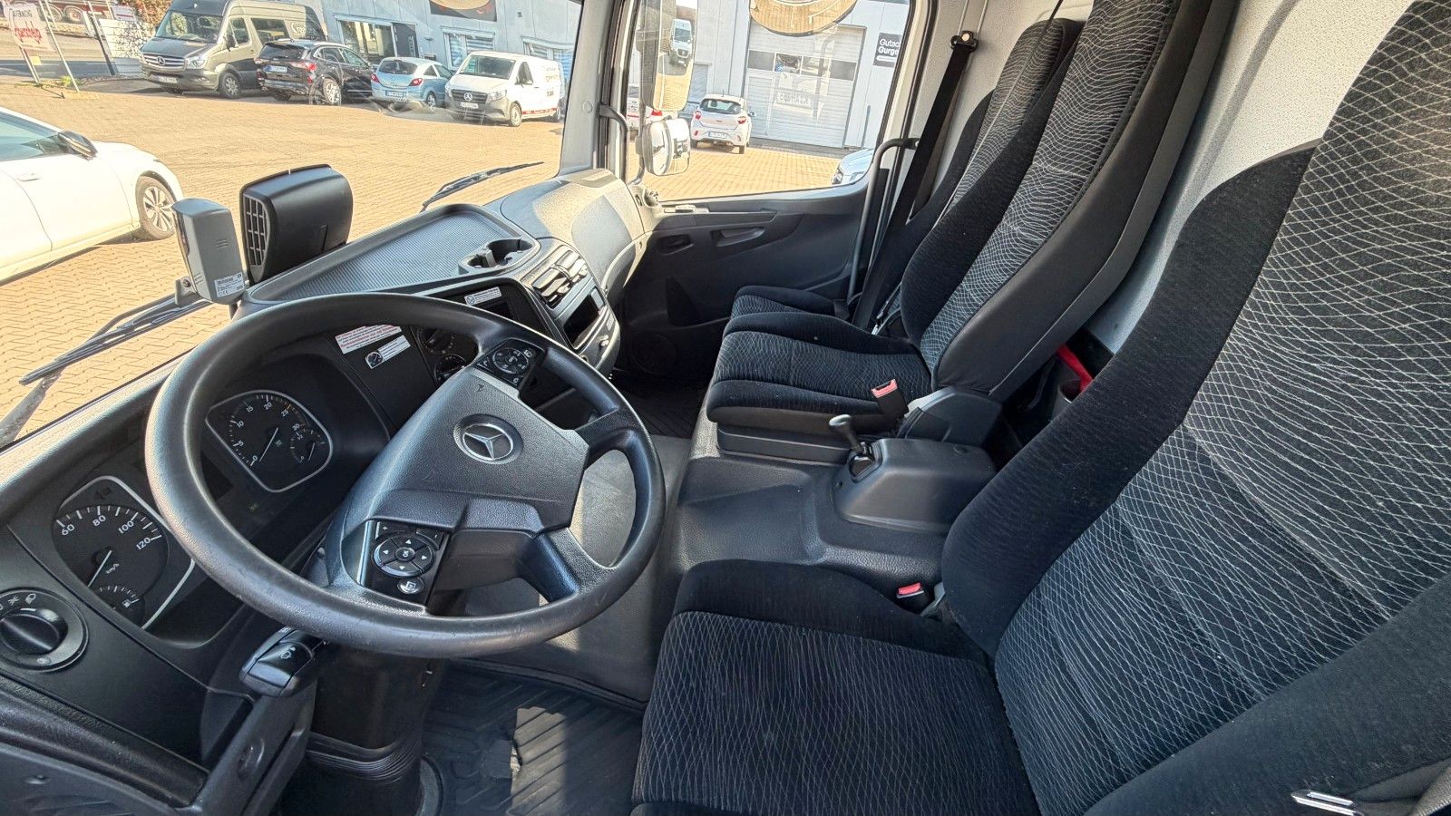 Fahrzeugabbildung Mercedes-Benz Atego 818 L