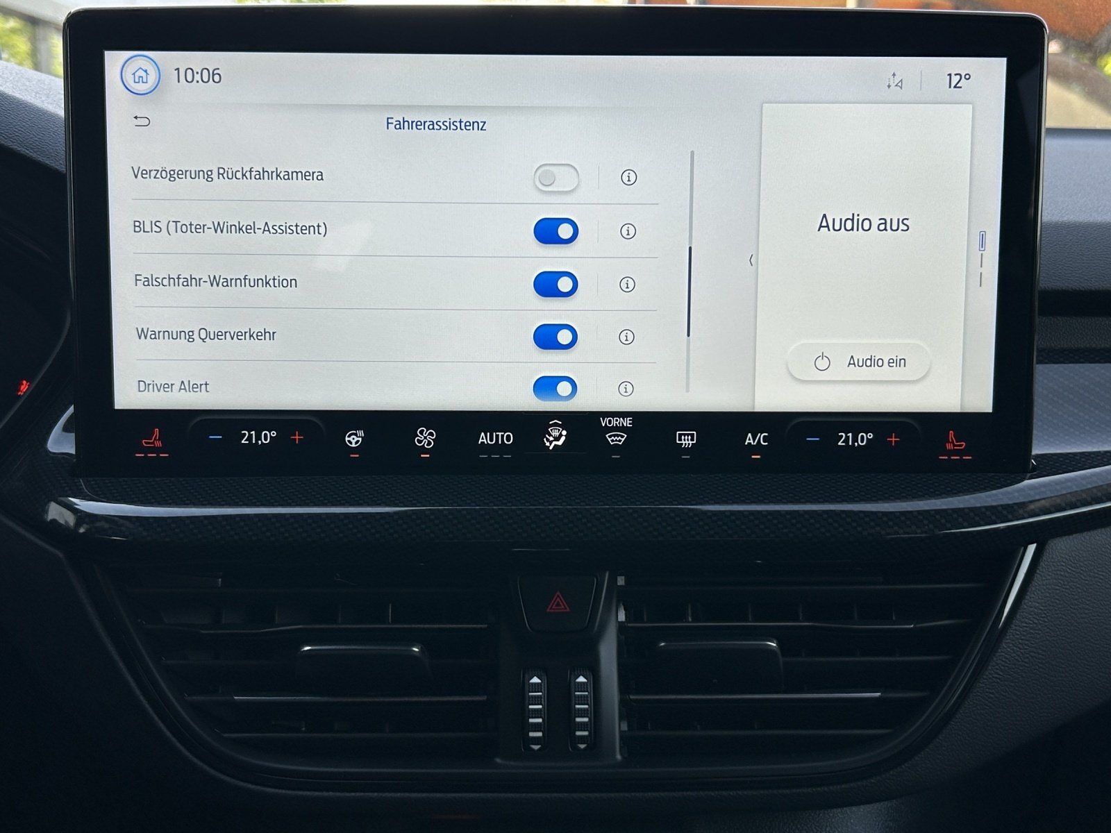 Fahrzeugabbildung Ford Focus 1.0 ST-Line X Aut./LED/ACC/KAMERA/AHK/NAVI