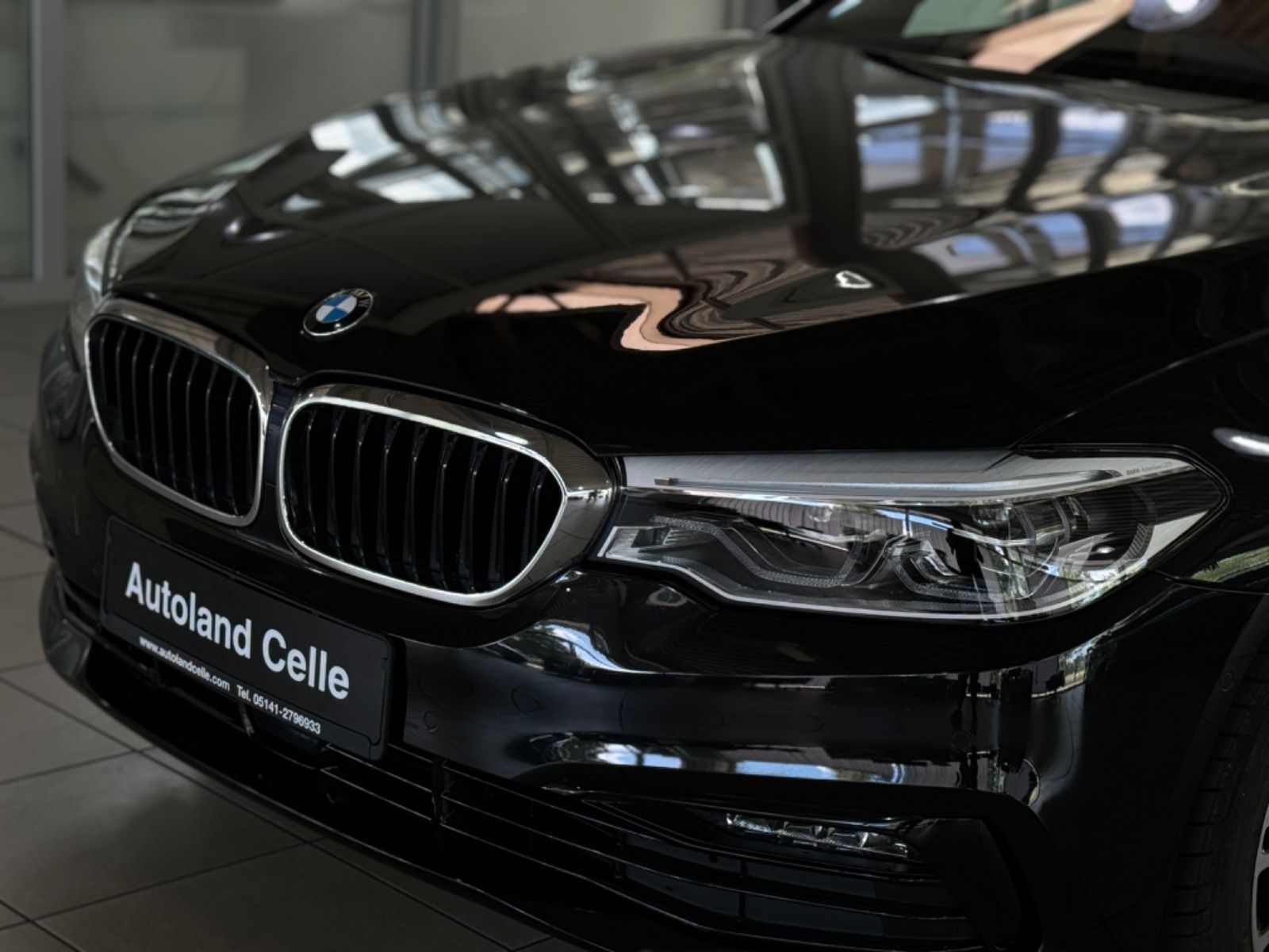 Fahrzeugabbildung BMW 520d xD Sport Line Panorama Kamera HUD DAB HiFi