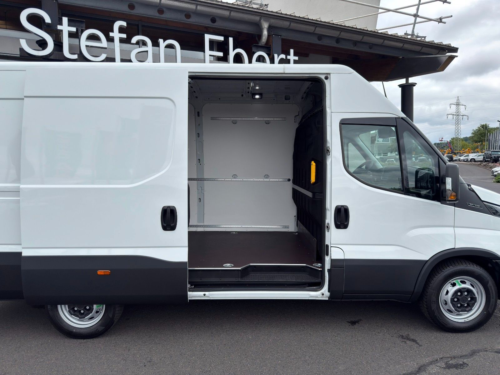 Fahrzeugabbildung Iveco Daily 35S14 V ASC Kastenwagen