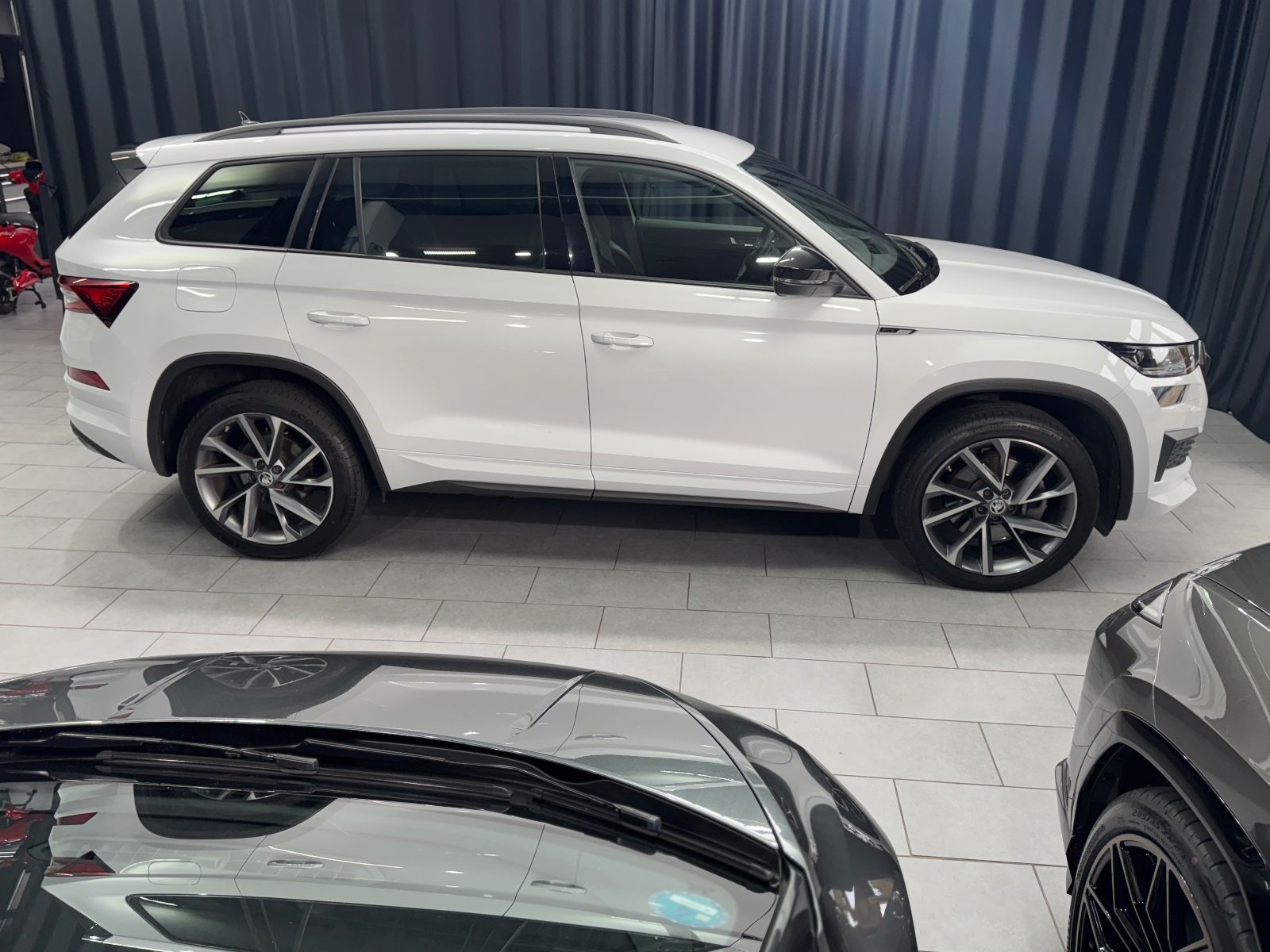 Fahrzeugabbildung SKODA Kodiaq Sportline 4x4|DSG|7-SITZER|AHK|ACC
