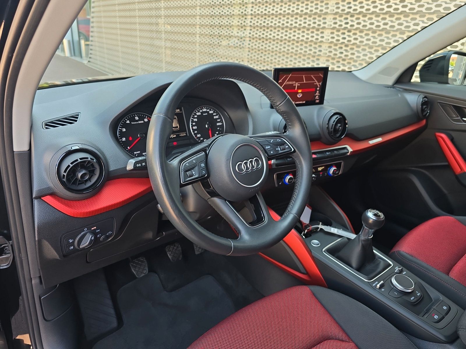 Fahrzeugabbildung Audi Q2 35 TFSI S line LED NAVI 18" OPTIK PDC
